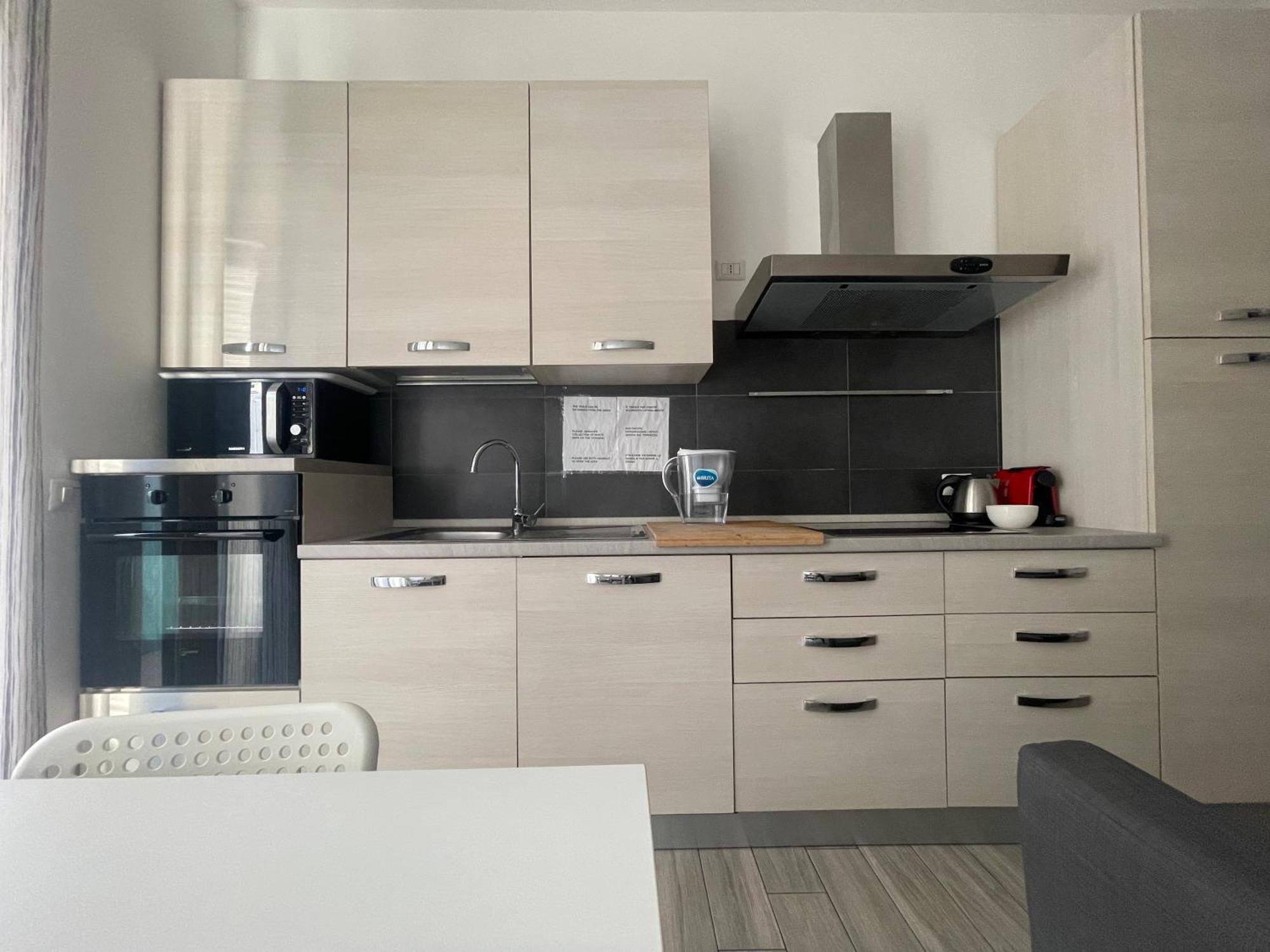 Gardone Apartment - Ampio Appartamento Con 2 Camere Da Letto - Comodo Per Duomo! 米兰 外观 照片