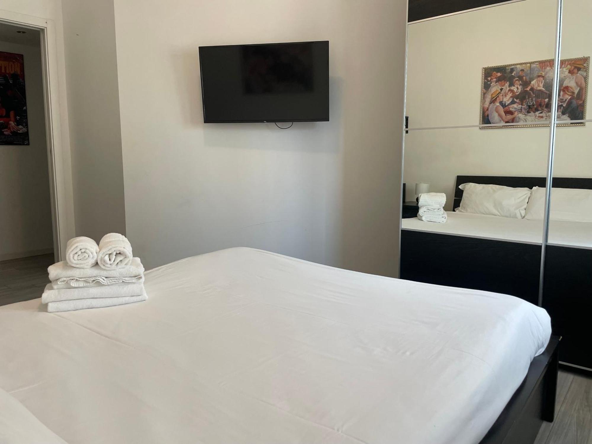 Gardone Apartment - Ampio Appartamento Con 2 Camere Da Letto - Comodo Per Duomo! 米兰 外观 照片